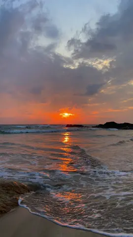 ඔබෙ සුවඳ මා දිවියේ හුස්ම සේ ඇත ළං වී 🍂 #srilanka #bentota #bentotabeach #trend #fyp #foryou #fypシ゚viral #foryoupage #viral #Love #sunset #nostalgia #dampatahandawe #ranidulankage 
