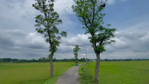 যদি চাও তবে রাঙিয়ে দাও এই সাদা-কালো আমিটা কে…😅#foryou #weather #unfrezzmyaccount 