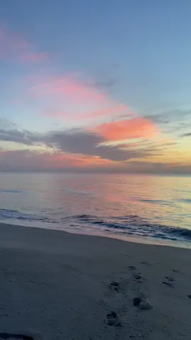 Beach walk with me, sunrise 1 minute in time. #aestheticvideos #ugc #ugccreator #fyp #pinkskies #beaches #ocean #beachaesthetic 