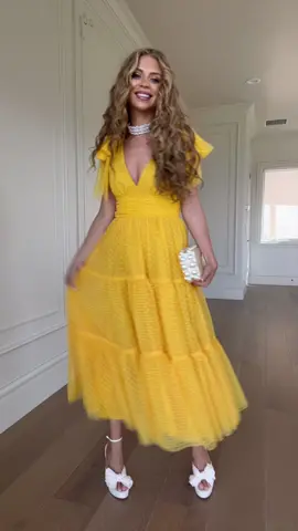 Ok I’m ready how do I look? 🌻💛☀️ #OOTD #dress #dressobsessed #jessakae #sizeinclusive #fashiondesigner 