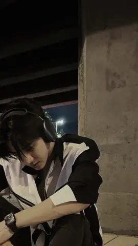 he's so handsome, I think I'm going crazy over him 😫😭 #perthtanapon #perthppe #kdppe #perth #dangerousromance #apon #gmmtv #gmmtvboyss #fypシ #xyzbca 