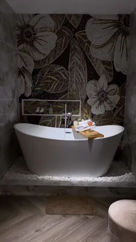 Nắng đổ mồ hôi - Đi homestay thôi 😝 2HOME cập nhật thêm 1 căn homestay có bồn tắm sang chảnh cho các cặp đôi hẹn hò giữa tiết trời 40 độ này nè 😮‍💨 #homestay #homestayhanoi #2home #2homevietnam #xuhuong #fyp #viral 