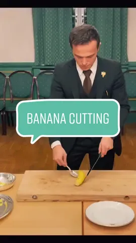 Banana cutting🤩 #waiterskills #cutting #fruit #bananas #in #front #of #guests #foryou 