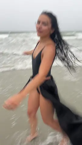 Late to the trend #fyp #ceilin #ceilingstrend #runningintherain #beachvibes #newportri #rhodeisland #raintok #foryoupage 