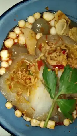Sumpah ini enak banget ciloknya bikin wareg ayam suwir nya juga banyak pedesnya juga pool bikin nagih🤤🤤🤤   Ada yang mau ga, kalo ada aku mau masukin keranjang kuning kalo mau komen yahh gaysss🥳🥳🥳 #cilokjumbosuirayam🤤 #fyp 