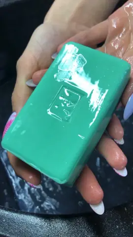 Respuesta a @karlevismar14 green soap 💚 #asmrsoap #washingsoap #spongesoap #soapasmr 
