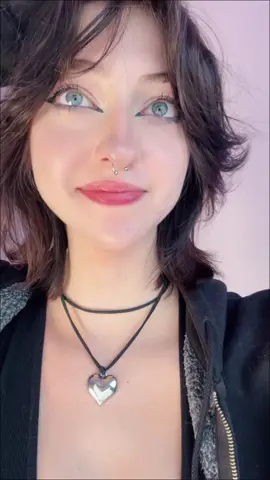 🔵👅🔵