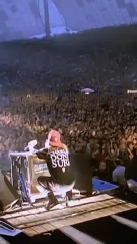 Guns n Roses-Estranged #solo #guitarsolo #slash #gunsnrose #gnr #axel #rock #hardrock #concert #fyp #90s #duffmckagan #izzy #estranged
