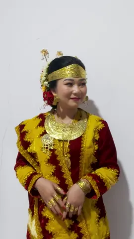 baju adat, baju kebanggaan orang nias, dan ku bersyukur bisa menggunakn baju ini dan d jadikan ratu selama proses ini, semua serba d bantu dan di arahkn, walau sebenar ny capek banget krn ini acara ny bukan cuman sehari, dan puji Tuhan sudah d beri kesehatan yg baik, fisik yg kuat dalam menjalani ny. #adatnias #adatnias❤️ #adatniasutara  @fredlaoli suami yg sllu menanyakn kondisi ku dan care terhadapku🥰 #fypシ  #fyp  #bersyukur 