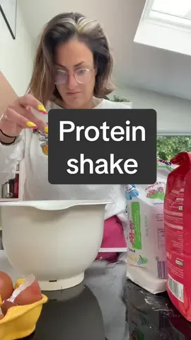 Hack your protein intake by getting every last bit if the eggwhite! #gymhacks #protien #protienshake #cookingwithcountess #KitchenHacks #gymmotivation 