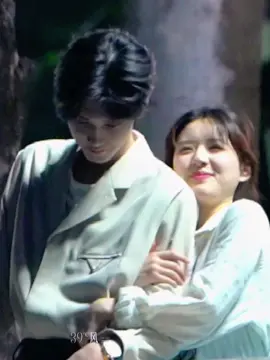 Bingung bedain ini SangZhi dan JiaXu atau Lusi dan Yuan 😭🫠 ini salah satu behind the scene (reuters) yang paling aku suka 🫶🏻 #hiddenlove #hiddenlovecdrama #zhaolusi #zhaolusi_赵露思 #chenzheyuan #cdrama #fyp 