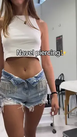 Piercing del giorno🤙🏼 Navel✨ #italianpiercer #macedoniapiercing #piercingstudio #piercing #summerpiercings 