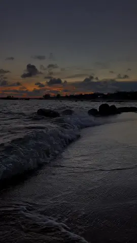 Ký ức vốn dĩ luôn đẹp đẽ, bởi chúng ta mãi chẳng thể quay về :((  #tamtrang #sad #chênh_vênh #bienvungtau #sunset #tiktokgiaitri 