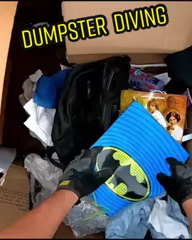 Not too many scraps but did found some stuff for the kiddos! #dumpsterdiving #foundintrash #dumpster #diving #dumpsterdivingfinds #fyp #urbantreasurehunting #batman #starwars #toys #vhs 
