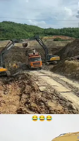 sự chăm sóc này quá chu đáo rùi 😂😂😂 #xuhuong #excavator #mayxuc 