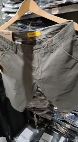 Chinos Pendek Mc Wiscer, Model Skinny, dan Bahan Kampas Impor🔥#original #tiktokaffiliate #tiktokshop #affiliatetiktok #fyp #fypシ #fypシ゚viral #fypage #minangtiktok #minang #chinosmurah #chinos #mcwiscer #chinospendek 