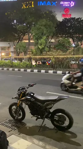 #supermoto  #dtracker150se 