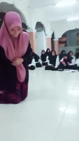 sisa semalam jadi tutor jalan pake dengkul di depan guru #santri #adabsantri #pondokpesantren #santriwati #fyp #fypシ 