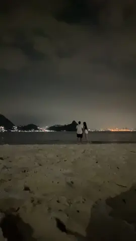 Sou tão apaixonada🥹 #namorados #praia #foryou @LC🚆🍬 