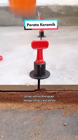 Bapak lagi punya proyek pasang keramik? pakai perata keramik ini #peratakeramik #peratalantai #alatperatakeramik #keramik #pasangkeramik 