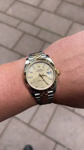 Datejust 41 Fluted Motif 🤩💯 #lux4watches • • #rolex #watches #luxurywatches #watch #wristwatch #juwelier #luxury #luxurylifestyle #hamburg #germany #wristgame #watchfreak #watchfam #watchseller #Lifestyle #watchoftheday #likesforlike #watchlover #rolexwatches #instagram #insta #fyp #business #finance #viral #watchesofinstagram #datejust41 #rolexdatejust41 #datejustmotif 
