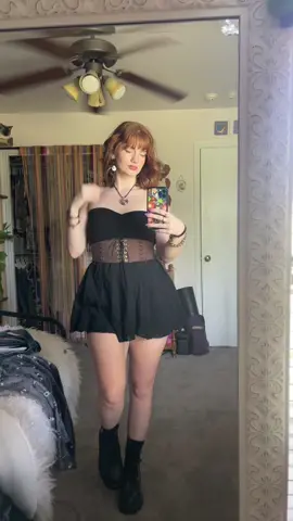 fun fact i broke my back at some point in the middle of this vid #outfitideas #fitcheck #SummerFashion #queen #aquarius 