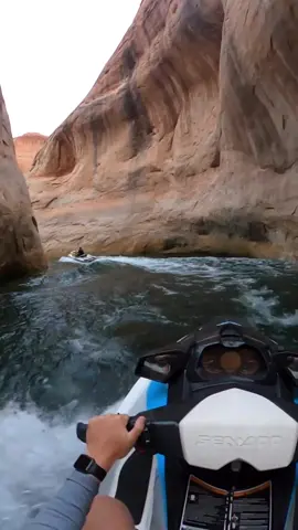 Explore the slot canyons of #LakePowell by jet ski🤩  🎥 IG: @the_mt_gallery  #canyons #jetskiing #adventure #traveltiktok #traveltok 