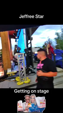 Jeffree Star getting on stage #jeffreestar #jeffreestarcosmetics  #openingday #yak #yakmeat #makeup #jeffreestarmakeup #jeffreestaryak #jeffreestarstore #meat #makeupandmeat #concert #yelawolf #casper #wyoming #casperwyoming #freeconcert #downtown #downtowncasper #pageforyou #ypf 