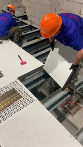 Yükseltilmiş döşeme kurulum süreci.#raisedfloors #accessfloor #YükseltilmişDöşemeSistemleri #raisedfloormanufacturer #raisedfloor #flooring #buildingmaterialsupplier #buildingmaterials #foryourpage 