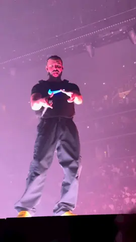 Drake preforming in Brooklyn, NY night 2 (July 18) 🤍 #drake #itsallablurtour #draketour2023 #4yp 