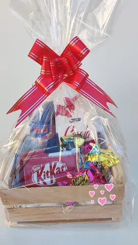 MINI CESTA DE CHOCOLATE- ADORÁVEL  💜Transforme o dia de quem você Ama e faça seu pedido através do Direct, WhatsApp ou pelo nosso site! ✨Cestas Londrina e Região- O melhor da cidade na sua casa! #cestadepresente #presente #agradecimento #reconhecimento #valorização #sabores #especial #momento #motivação #gratidão #cestaspersonalizadas #londrina #ibipora #cambe #chocolate #diadosnamorados #cestaparanamorada #cestaparadiadosnamorados #presenteparanamorado #cestaslondrina #cestalondrina #londrinando #delivora 