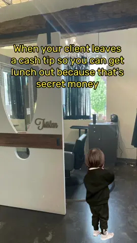 Wanna know the way to your hairstylists heart? We love coffee and cash tips 😂 #fyp #CapCut #hairstylist #blakerosesalon #hairtok 
