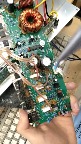 Super easy quick fix on this amplifier! #repair #electronicsrepair #caraudio #fli #spl #subwoofer #soundsystem #basshead #repairman #electronics