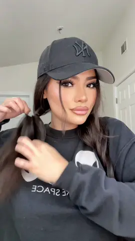 Gym girlies tap in 😍 Would you try this hat hairstyle? #gymhairstyles #hairstyleswithhats #hairtutorial #easyhairstyles #fyp 