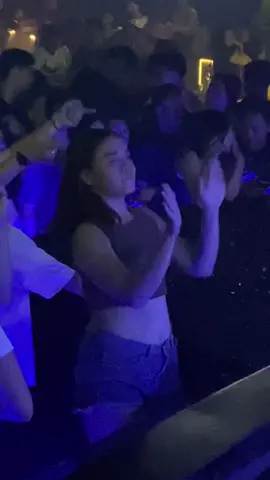 Pelan pelan dulu kaka, kita nikmati GenG! Dance Floor tipis tipis #dancefloor #jogetviral #djgengparty #mboisgengpalangkaraya #goyang #gengparty #gengeplehepleh #zoompalangkaraya #palangkaraya #kalteng #nightclub #dugem #ladiesnight #eventpalangkaraya #clubbers 