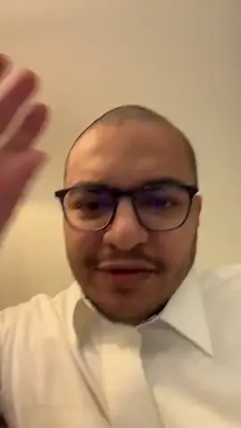 ‏اسامه الراشد: ‏الشيبان اللي يدخلون المولات من العصر حتى يقفل المول أستحو على وجيهكم😅! ‏