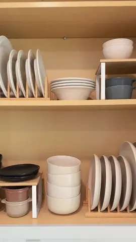 plate organization  #kitchenorganization #cabinetorganization #amazonfinds #amazonhome #plateorganizer #plates #plateorganization 