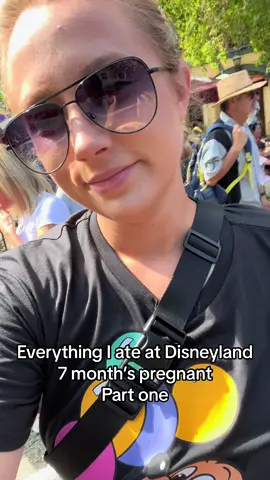 Everything I ate at disney 7 month’s pregnant!  #disnsyparks #disneyland #disneycalifornia #pregnant🤰 #7monthspregnant #whatiateatdisneyland #Foodie 