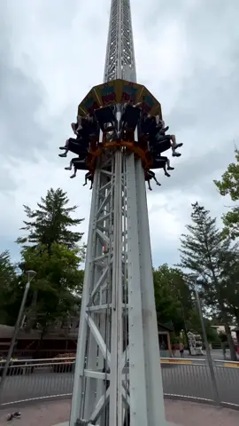 Whys it slow down so close to the ground 🤨 #fyp #themepark #knoebels 
