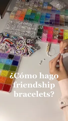 Respuesta a @Carmen’s Version mira te enseño como los hago 💓 #friendshipbracelets #theerastour #swifttok 
