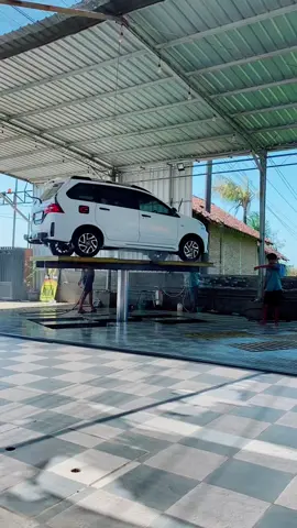 Mandi dulu😁😂#rasacintainibukanlahpermainan #basahbasah #cucimobil #carwash #veloz #siputih #fyp 