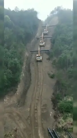 máy xúc gắp ống nước vượt đồi #xuhuong #mayxuc #excavator 