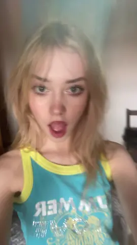 All hot girls have a broken front camera that makes it look like u have a filter on #fyp #foryou 