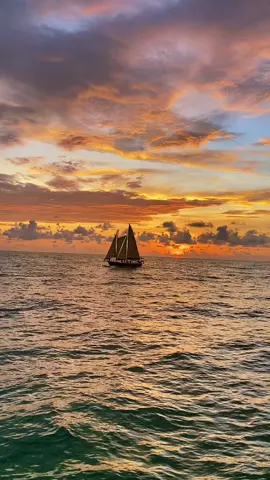 Let’s sail away… ⛵️❤️🧡 #fyp #sunset #sunsetcruise #beautiful #foryou #florida #clearwater #colorfulsunset #memories #inspire #godsbeauty #clearwaterflorida #sailboat #christiantiktok #christian #relaxing 