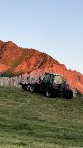 @Kon Rad #farm #brielmaier #farmgirl #reform #swiss #heuram #swiss #aebi #aebipower #brielmaierpower #switzerland 