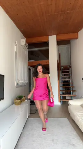 Would you hold my bags when I go shopping? 🛍️ #usa_tiktok #nylonlegs #pinkdress #zara 