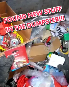 Look at all this stuff!!!#dumpsterdiving #foundintrash #dumpsterdivingfinds #urbantreasurehunting #tools #new #free 
