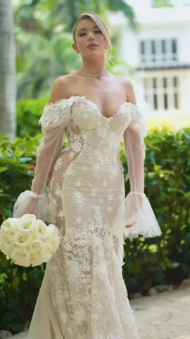 The dress is EVERYTHING 👰🏼‍♀️🥵 #wedding #weddingtiktok #weddingdress #galialahavbride #galialahav #2023bride #sexyweddingdress #armenianwedding #armenianbride 