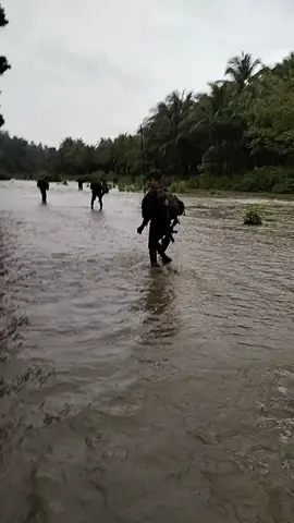 Buhay sundalo Mhirap n Msaya😅 Masaya na basta pauwe na😊 #thelifebehindthelense  #afpyoucantrust  #afp 