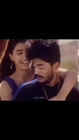 Chinnamullu kaadhaliyalloo Periyamullu kaadhalanalloo..💕💕💕💕#all_time_fav_song_❤ #just_for_lyrics 
